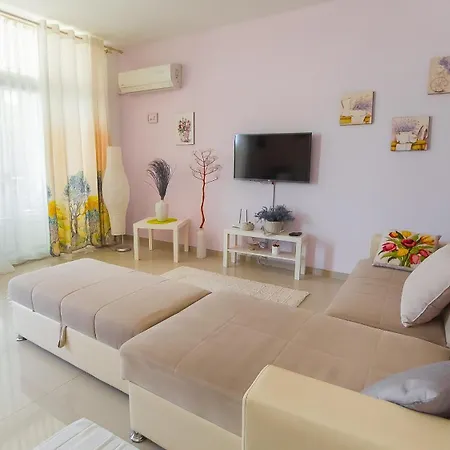 Caesar Apartment