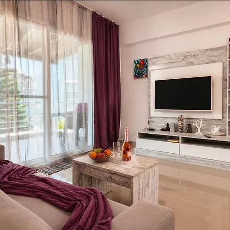 в комплексах цезарь и цезарь блю Apartament *